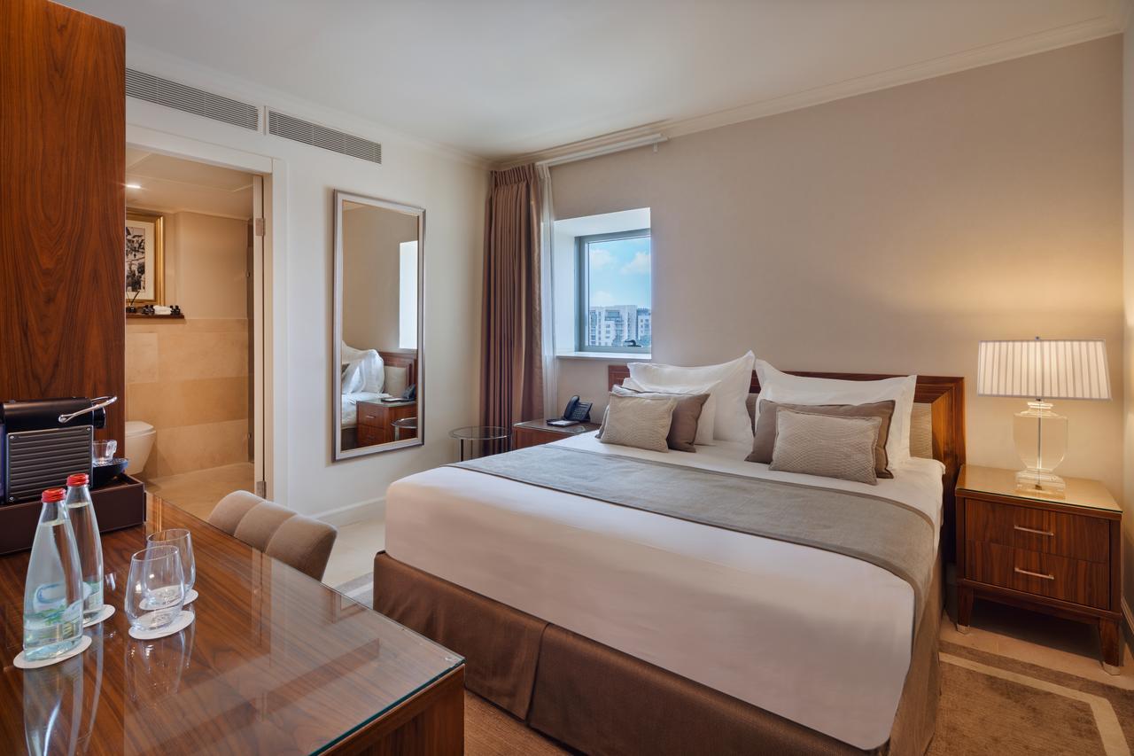 Herbert Samuel Jerusalém Exterior foto A bedroom at the Waldorf Astoria Jerusalem