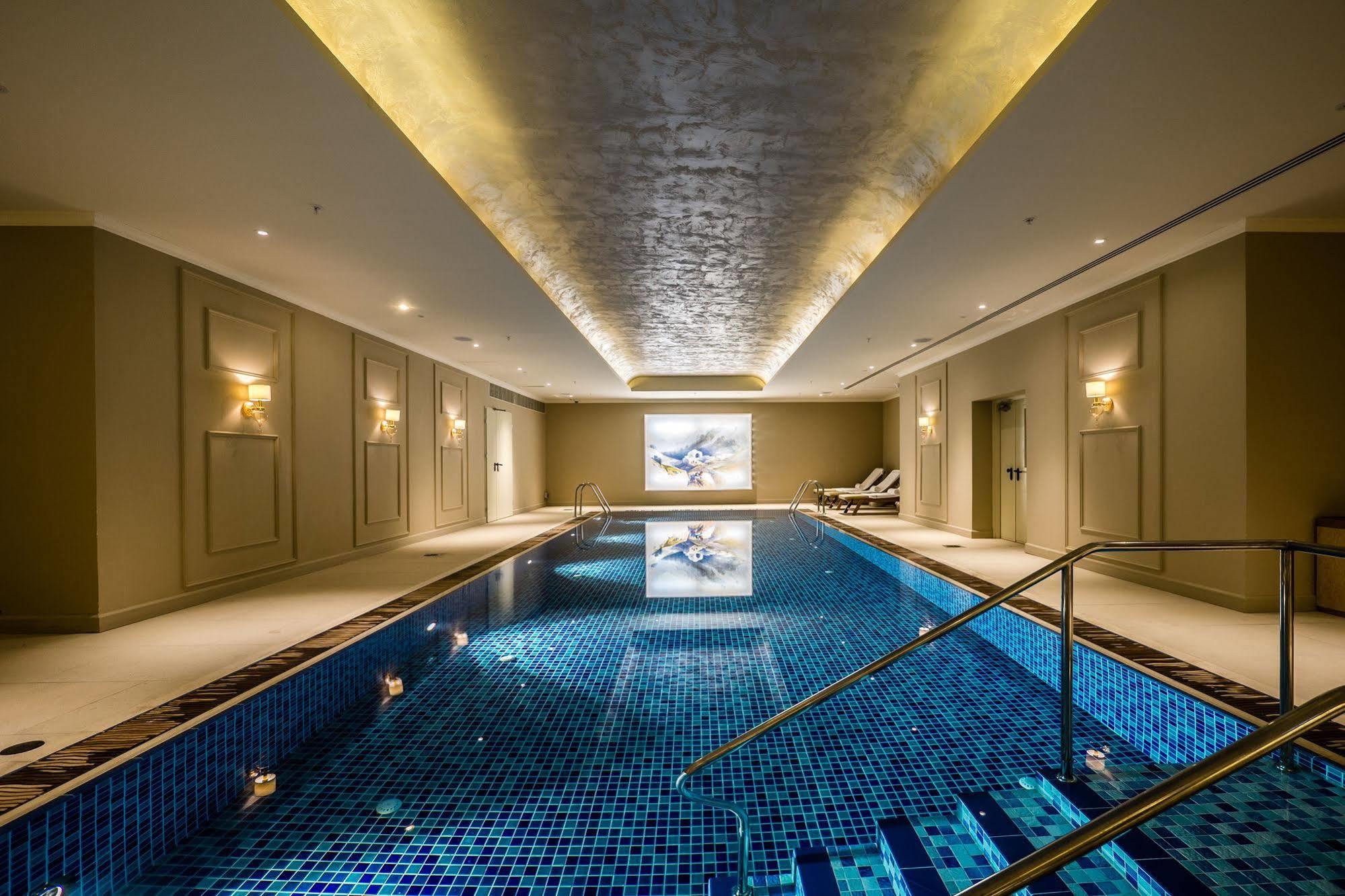 Herbert Samuel Jerusalém Exterior foto The swimming pool at The Landmark