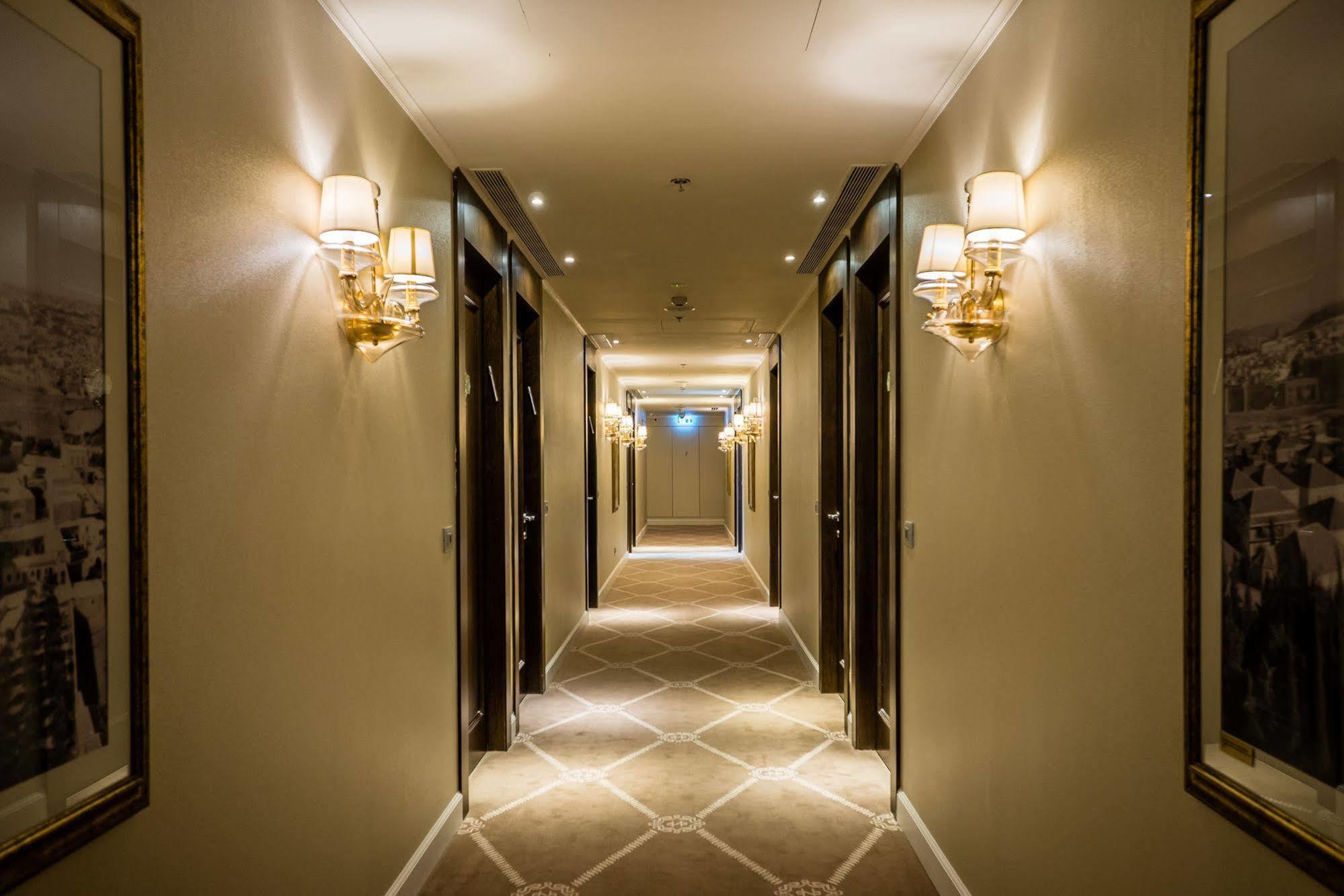 Herbert Samuel Jerusalém Exterior foto A corridor in a hotel