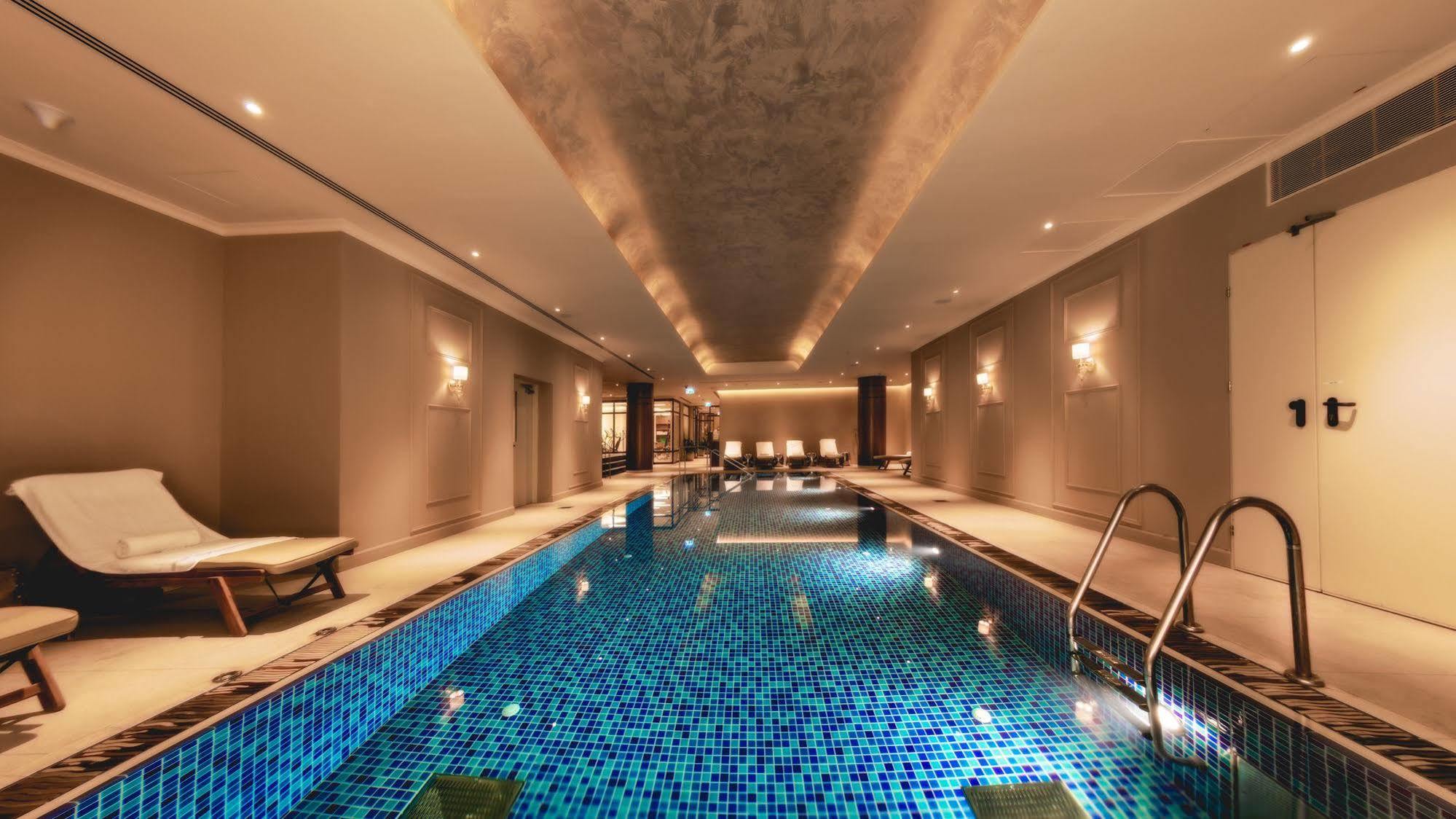 Herbert Samuel Jerusalém Exterior foto The swimming pool at the hotel