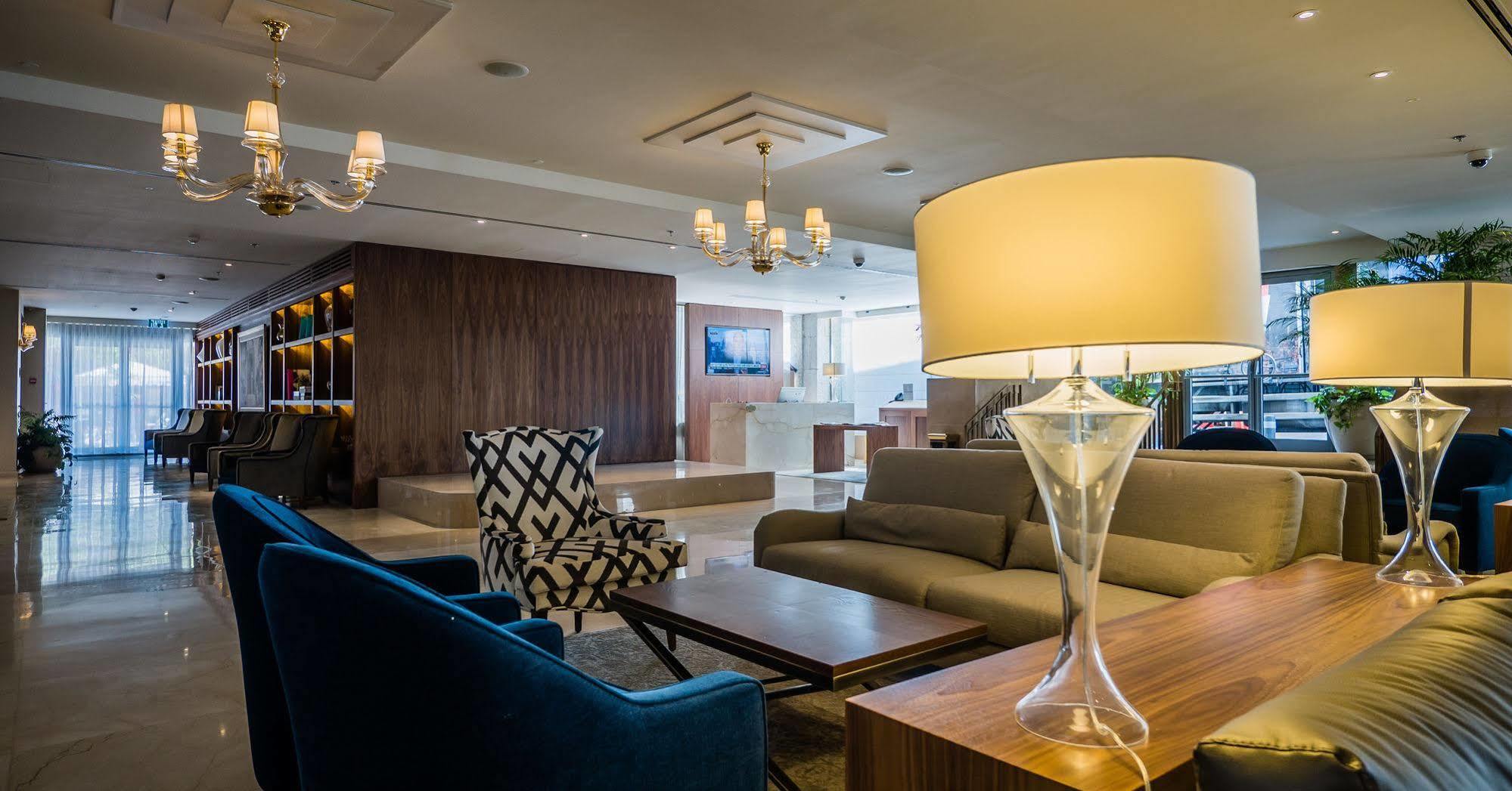 Herbert Samuel Jerusalém Exterior foto The lounge at the airport